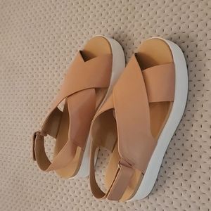 Vince Weslan Platform Sandals